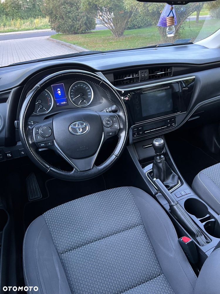 Toyota Corolla - 10