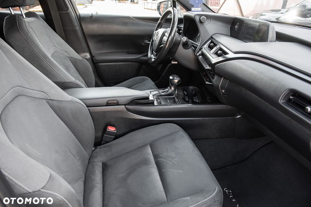 Lexus UX 200 - 29
