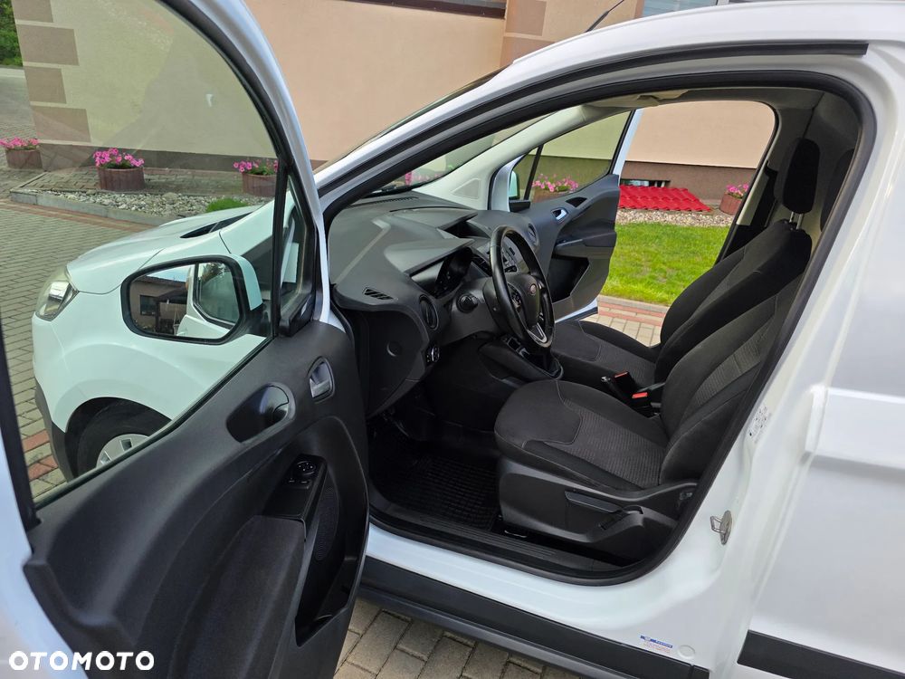 Ford Transit Courier - 14