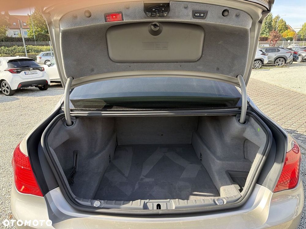 BMW Seria 7 750i - 13