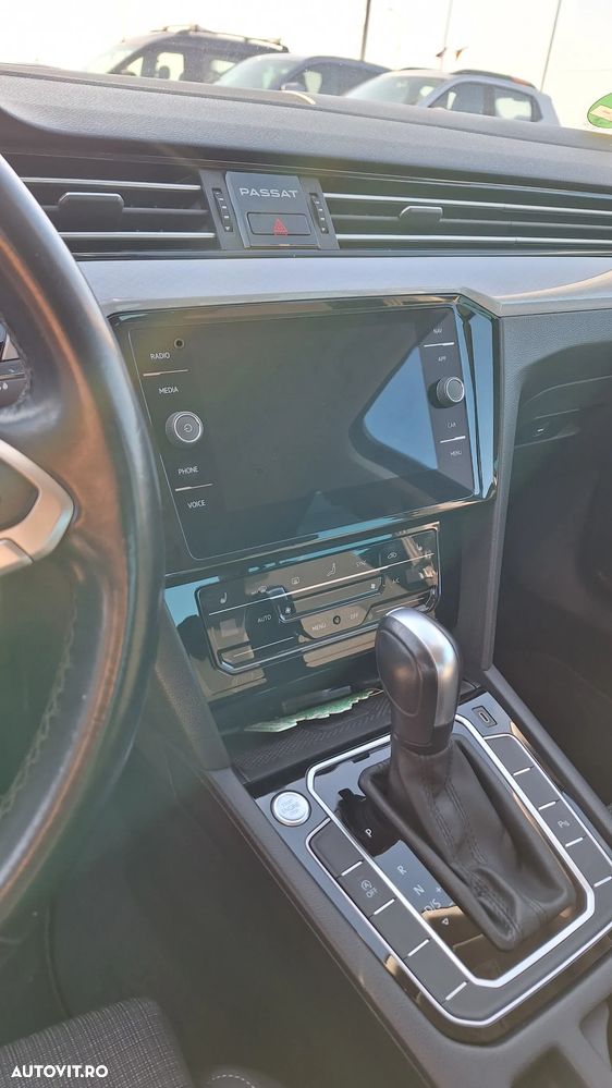Volkswagen Passat 2.0 TDI DSG Comfortline - 12