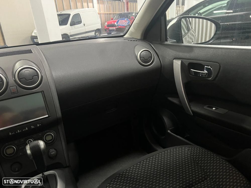 Nissan Qashqai 2.0 dCi Acenta AT FPD - 29