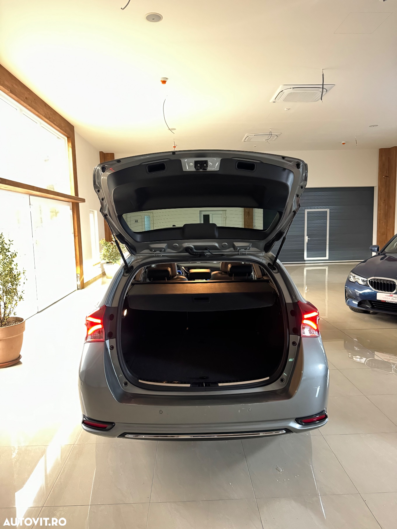 Toyota Auris 1.8 VVT-i Hybrid Automatik Touring Sports Edition-S - 37