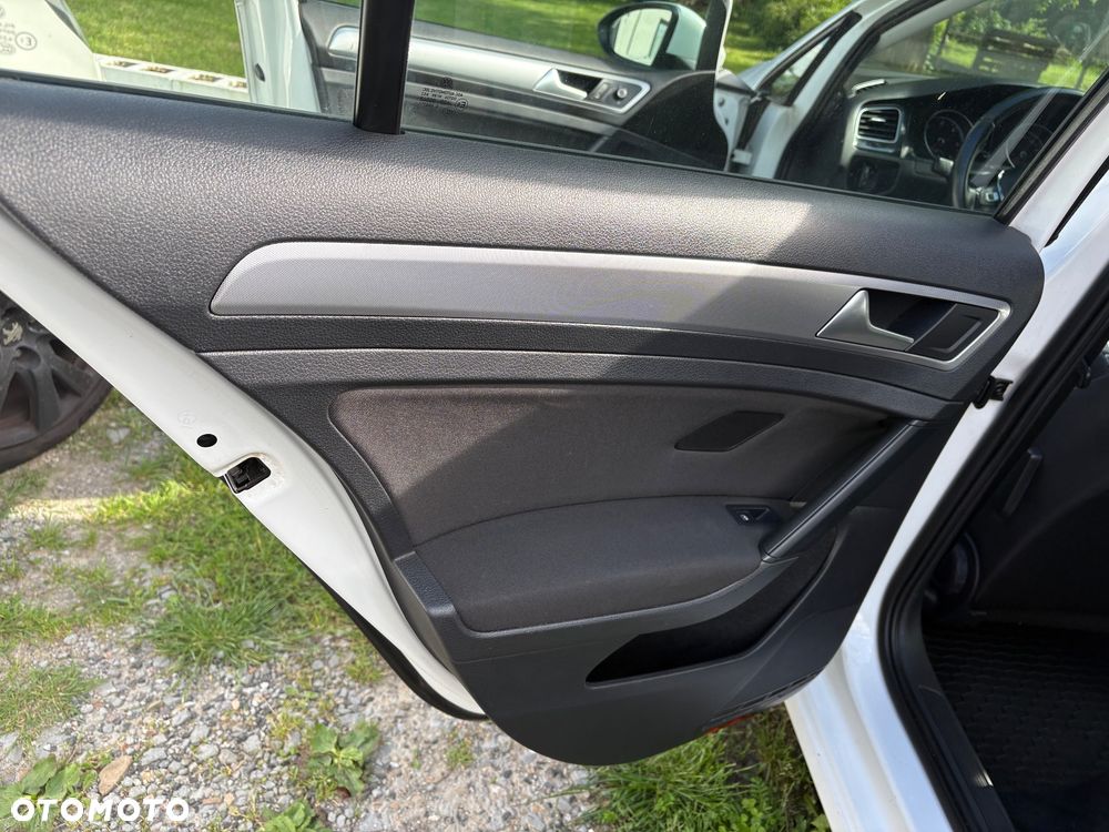 Volkswagen Golf 1.6 TDI BMT Comfortline - 23