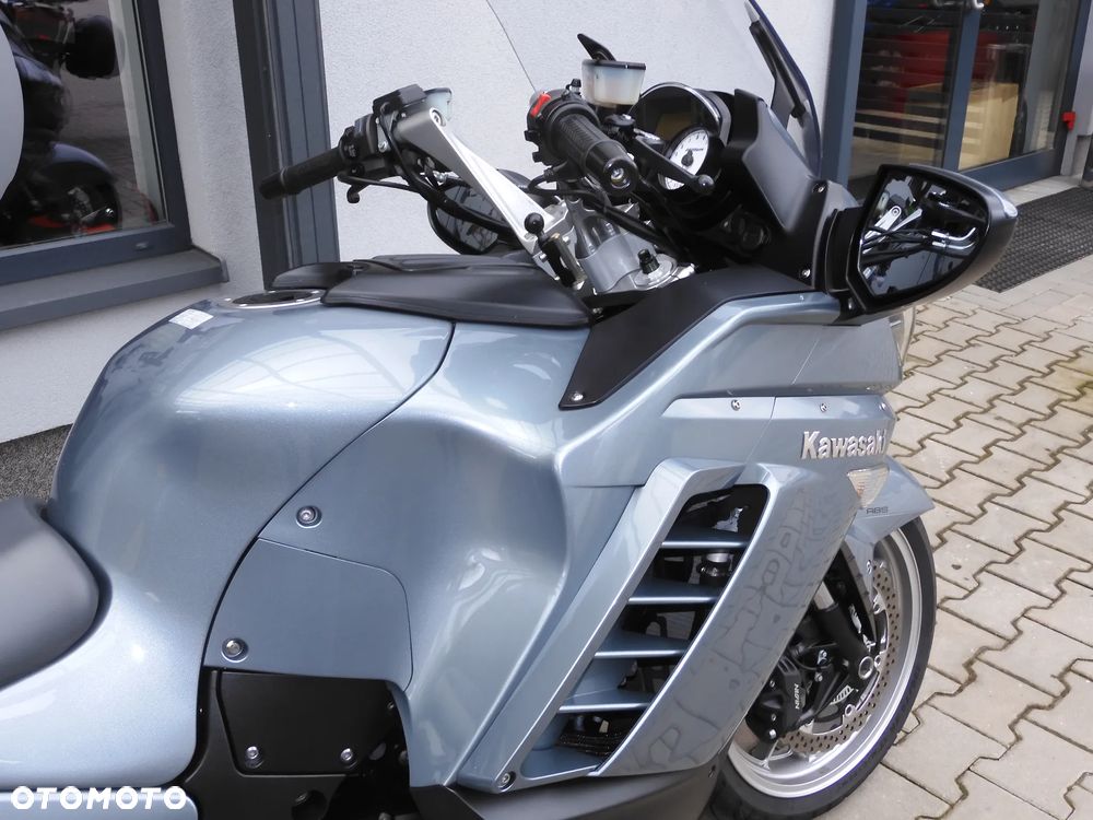 Kawasaki GTR - 10
