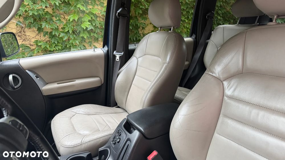Jeep Liberty 3.7 4x4 - 8