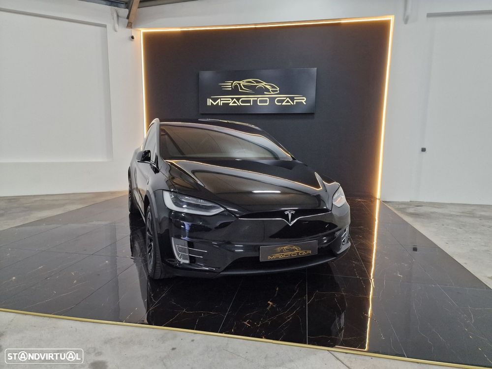 Tesla Model X 90D - 11
