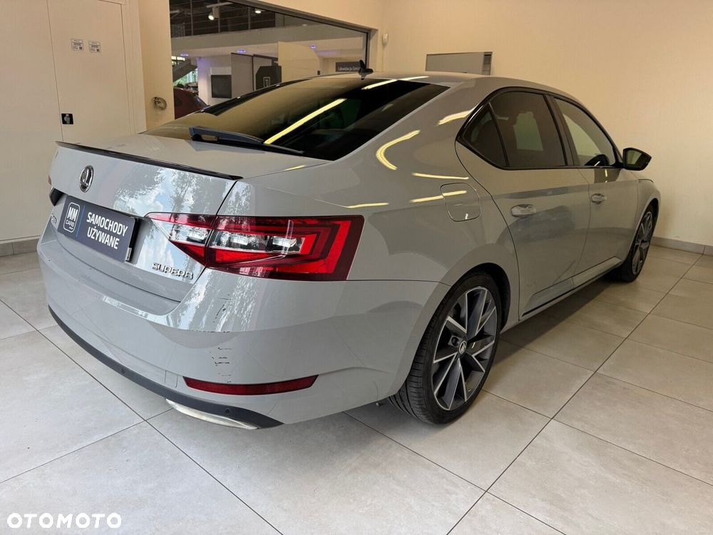 Skoda Superb 2.0 TSI Sportline DSG - 4