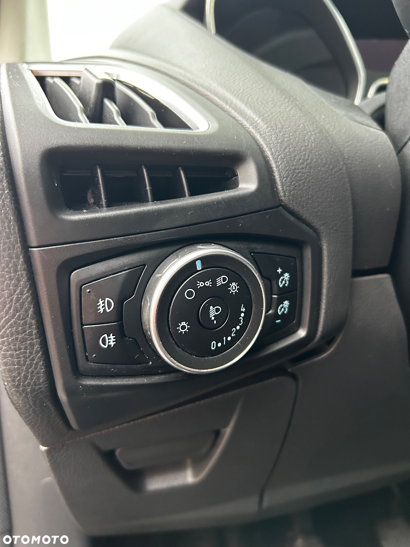 Ford Focus 1.5 EcoBlue Start-Stopp-System COOL&CONNECT DESIGN - 11