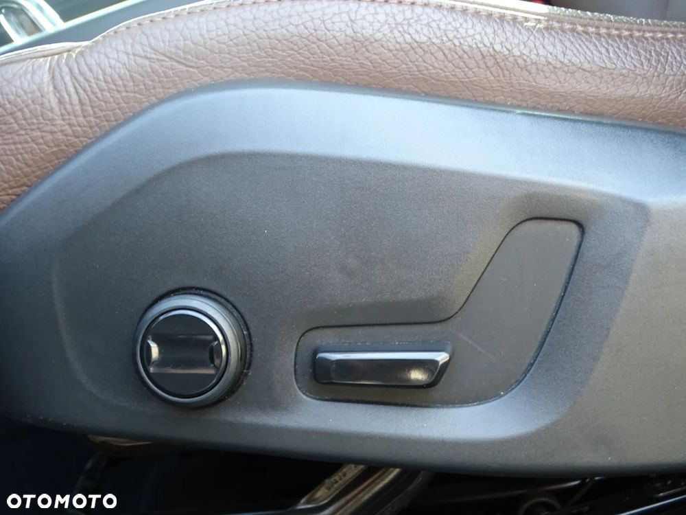 Volvo XC 60 T8 Twin Engine AWD Geartronic Momentum - 9