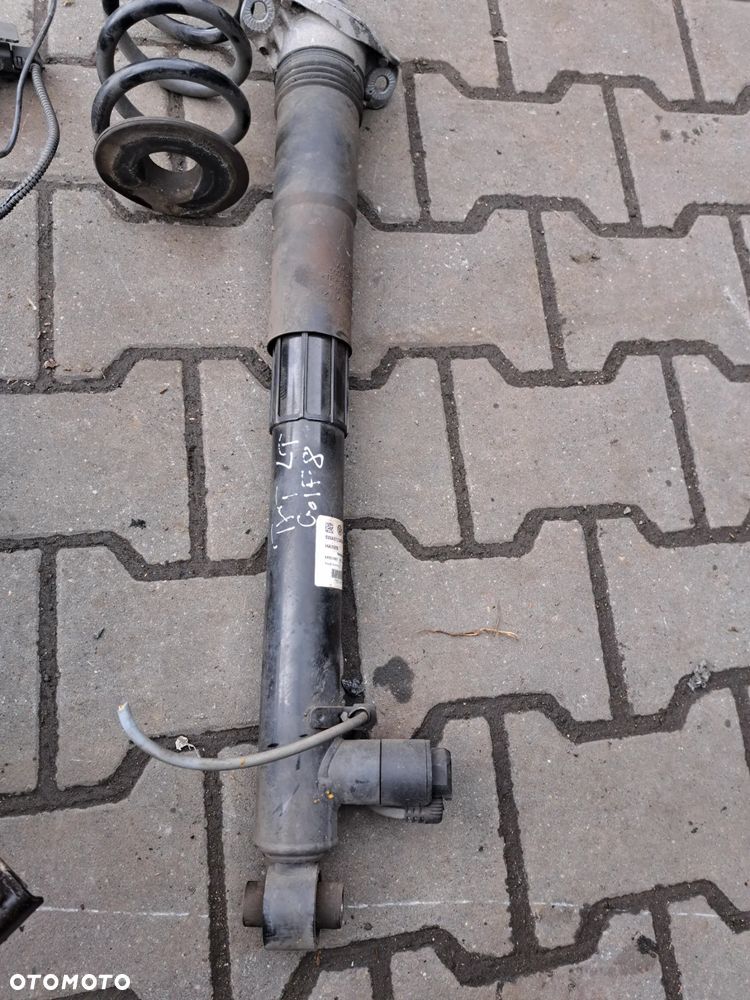 Volkswagen Golf VIII gti amortyzator aktywny tył 5WA512009AP kołyska tył sanki wózek czujnik poziomowania xejonów wahacz prawy tył Sprężyna - 2