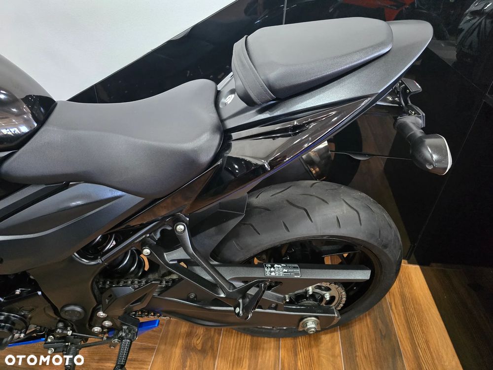 Suzuki GSX - 11
