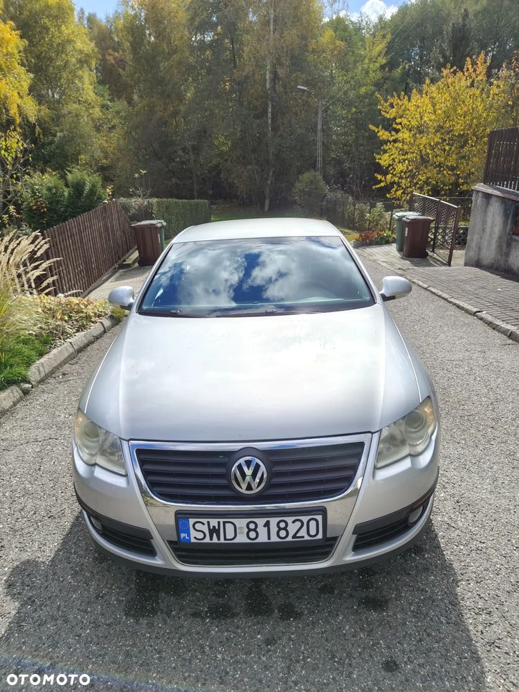 Volkswagen Passat 1.6 Trendline - 1