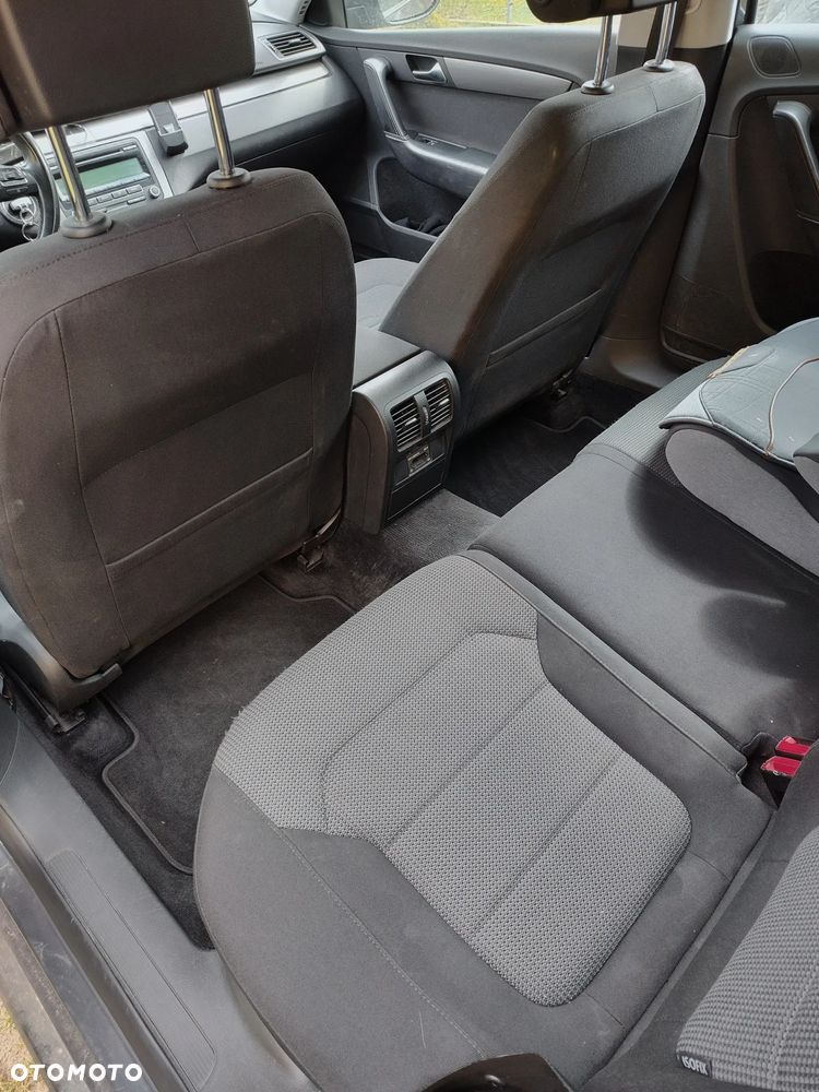 Volkswagen Passat 2.0 TDI DPF BlueMotion Technology Comfortline - 13