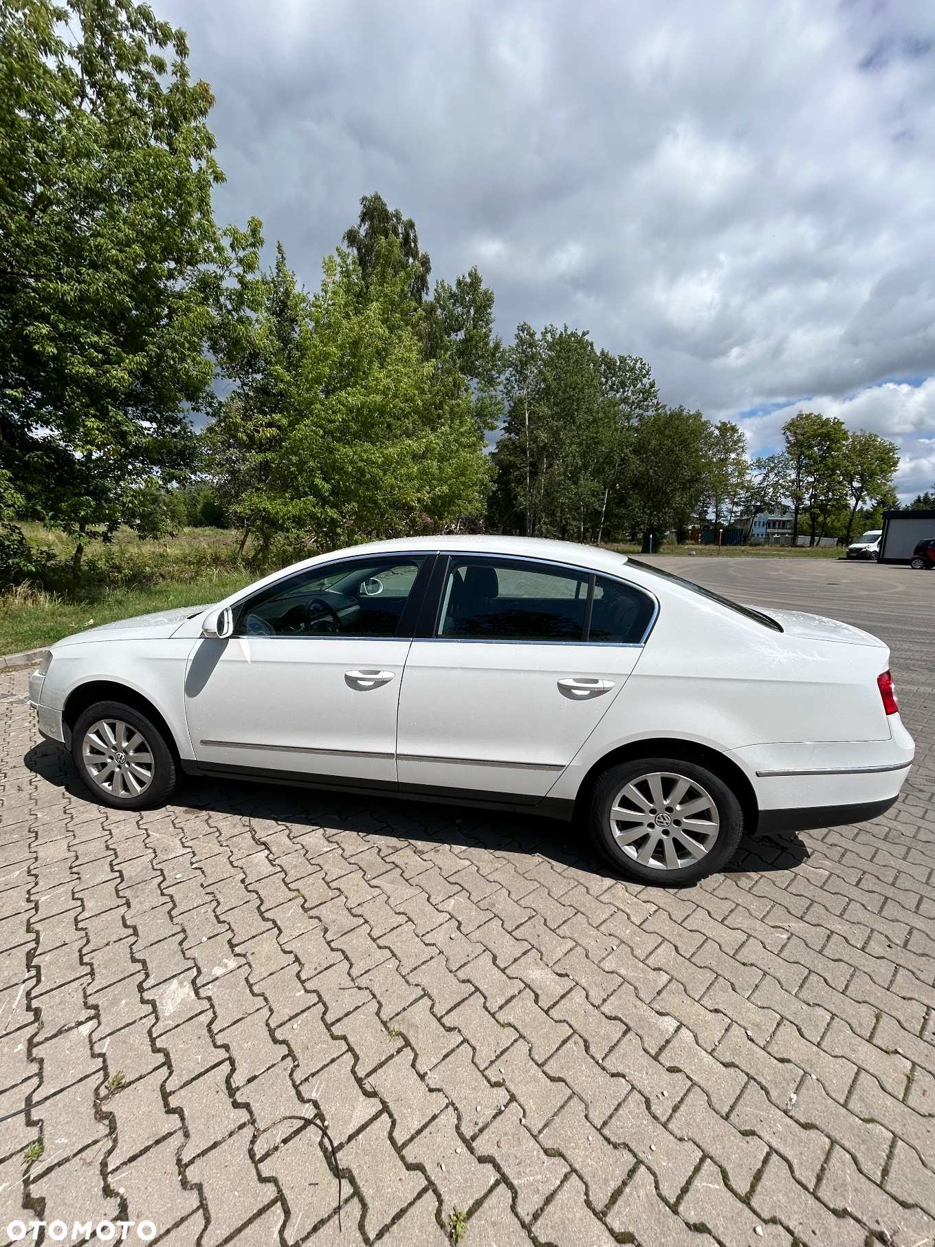 Volkswagen Passat - 12