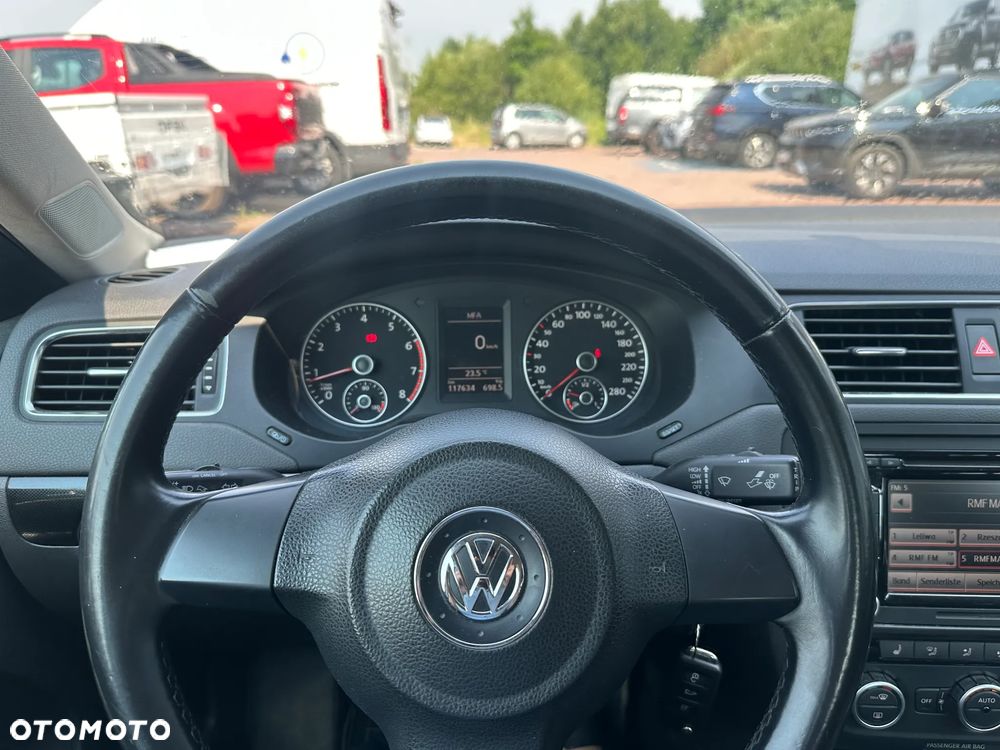 Volkswagen Jetta - 10