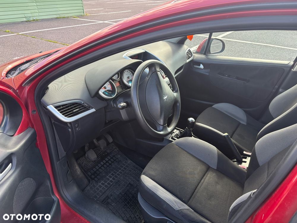 Peugeot 207 1.4 HDi Presence - 9