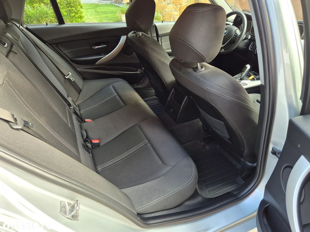 BMW Seria 3 318d Sport Line - 28
