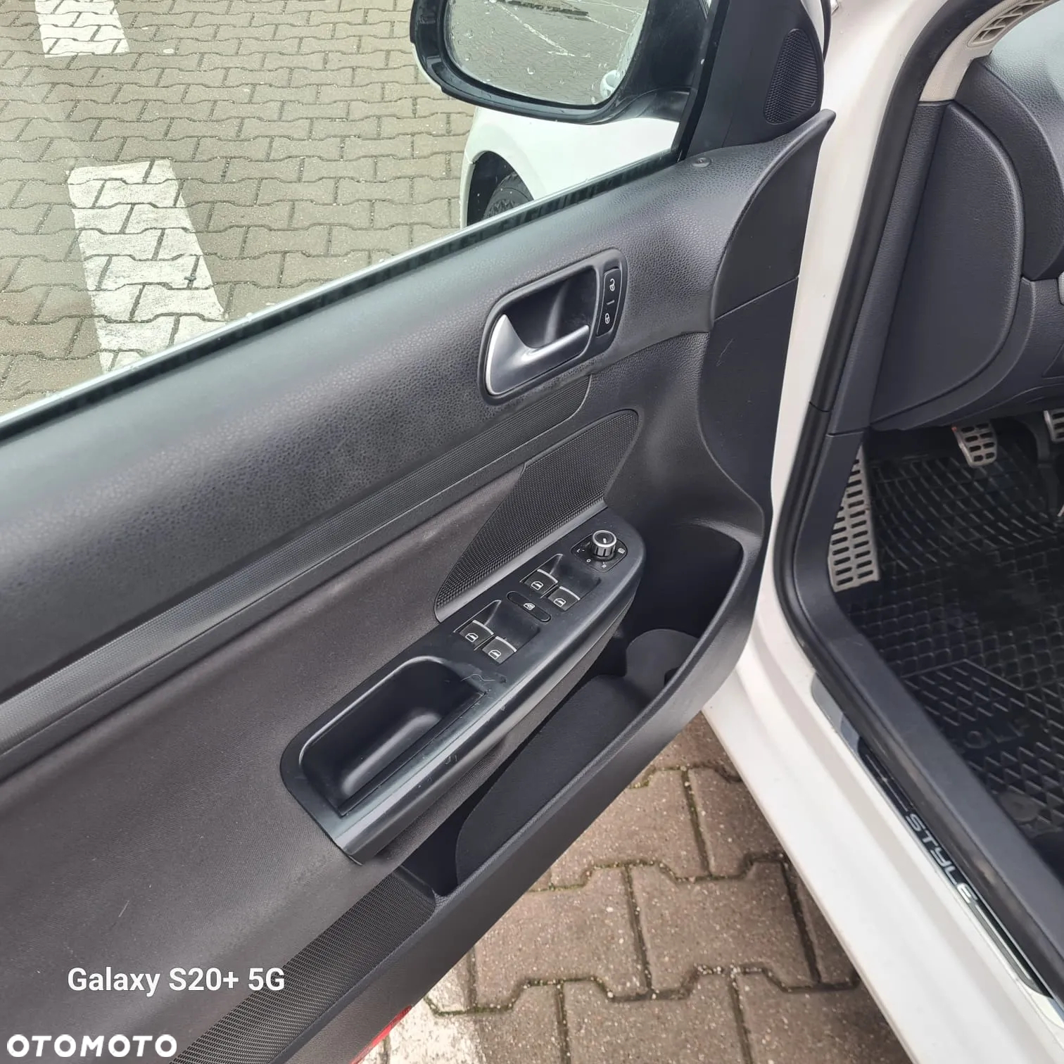 Volkswagen Golf 1.6 TDI DPF BlueMotion Technology MATCH - 23