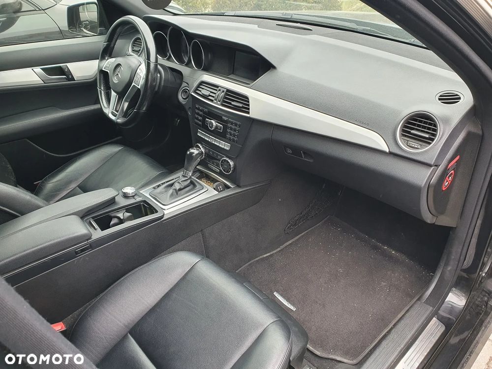 Mercedes-Benz Klasa C 300 CDI BlueEff 4-Matic Avantgarde - 6