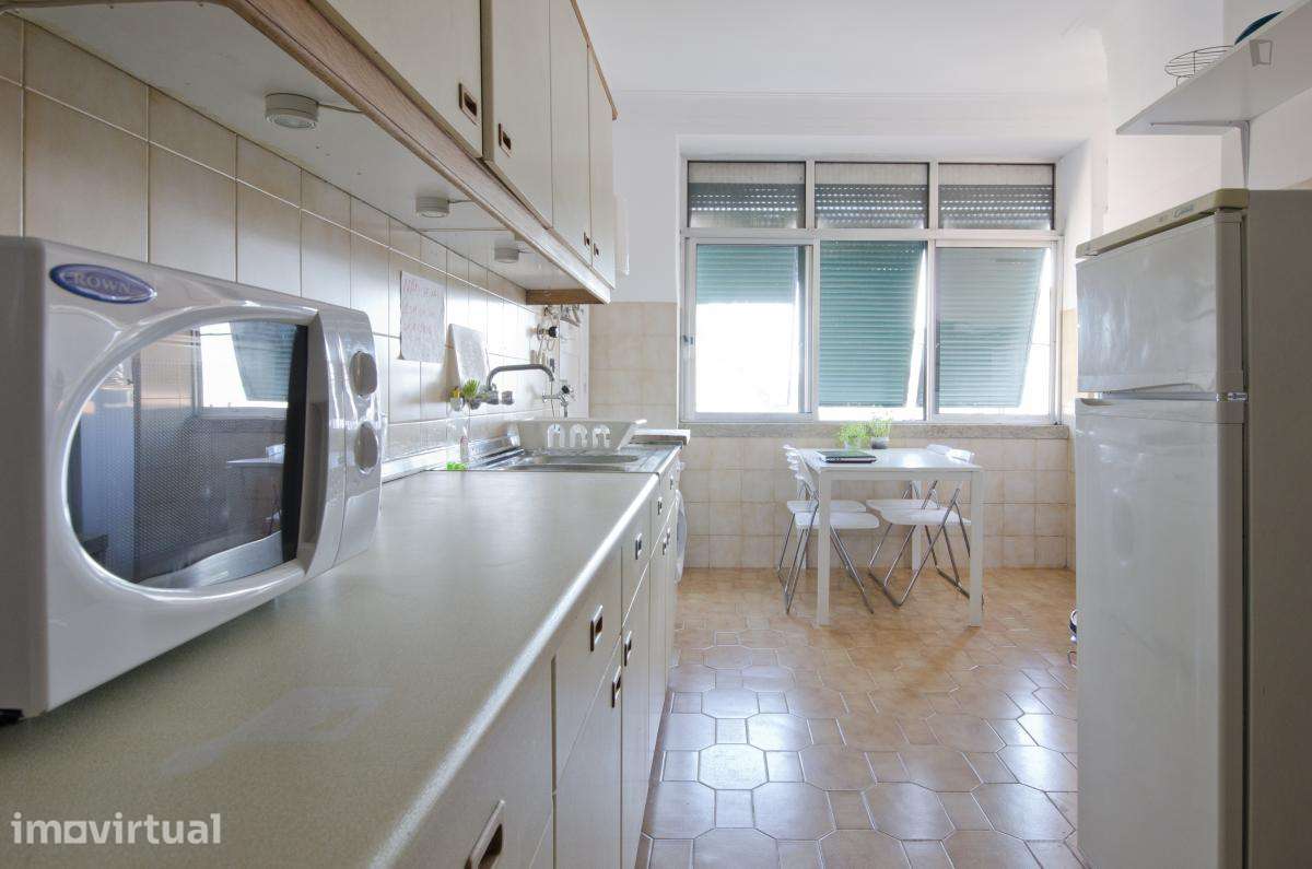 Quarto - localizado em Roma-Areeiro Lisbon - Grande imagem: 2/19