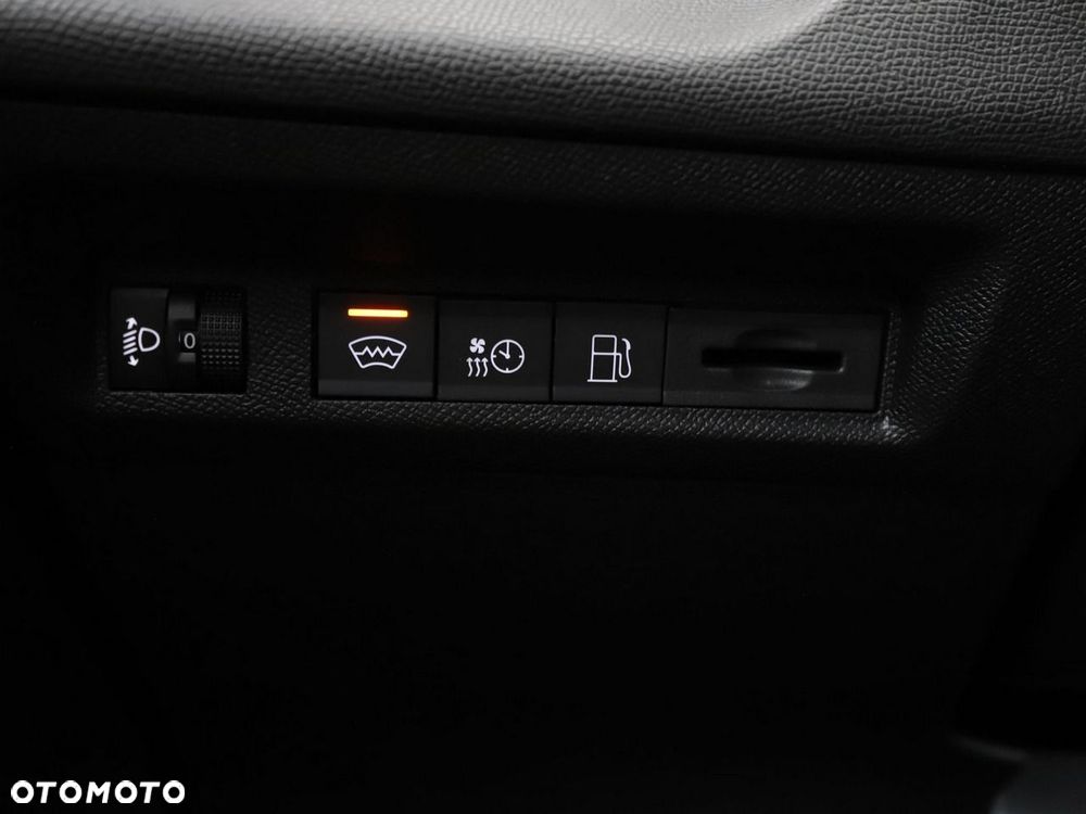 Peugeot 408 1.6 Plug-In Hybrid 180 Allure EAT8 - 40