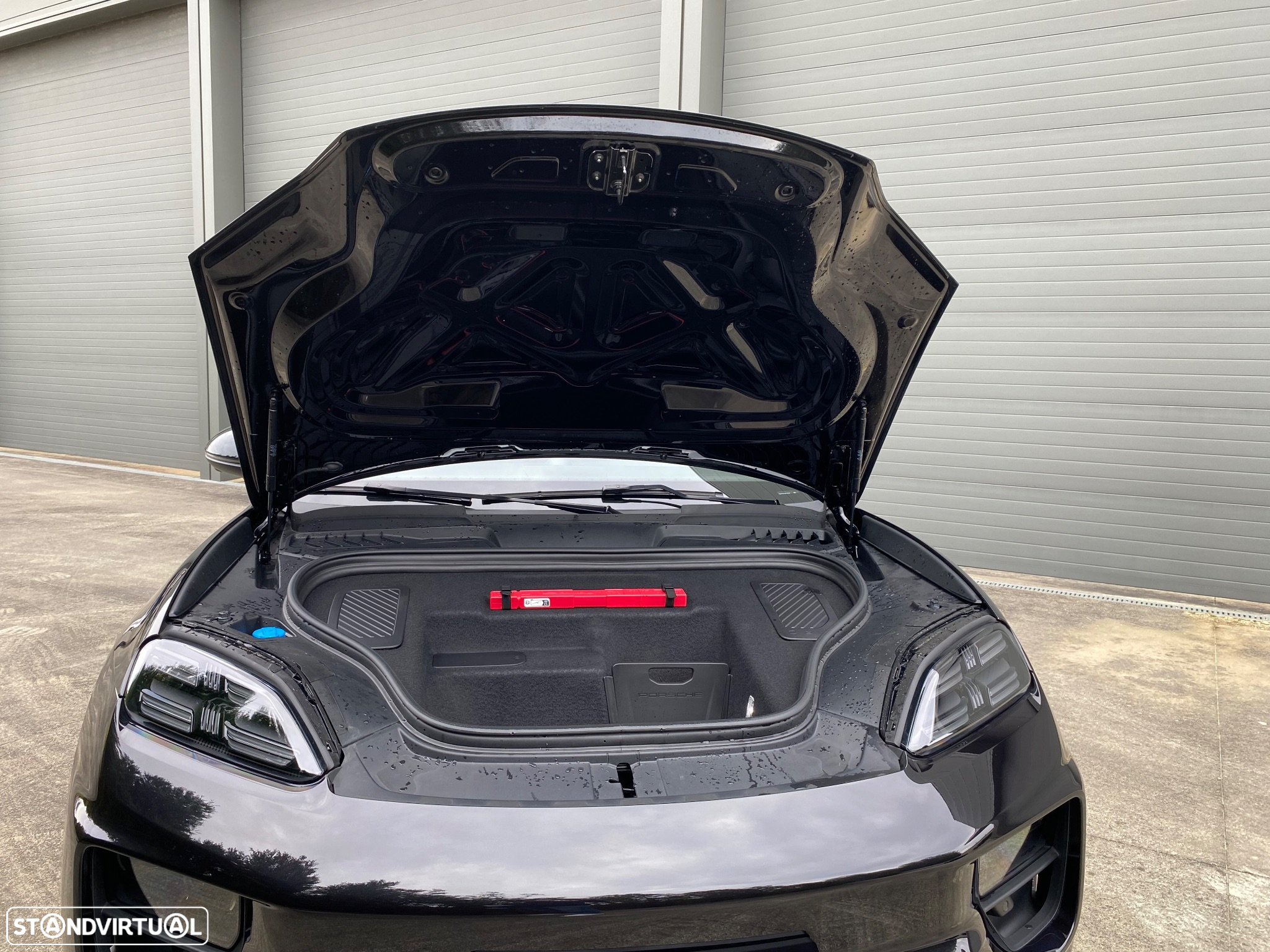 Porsche Macan Electric 4 - 11