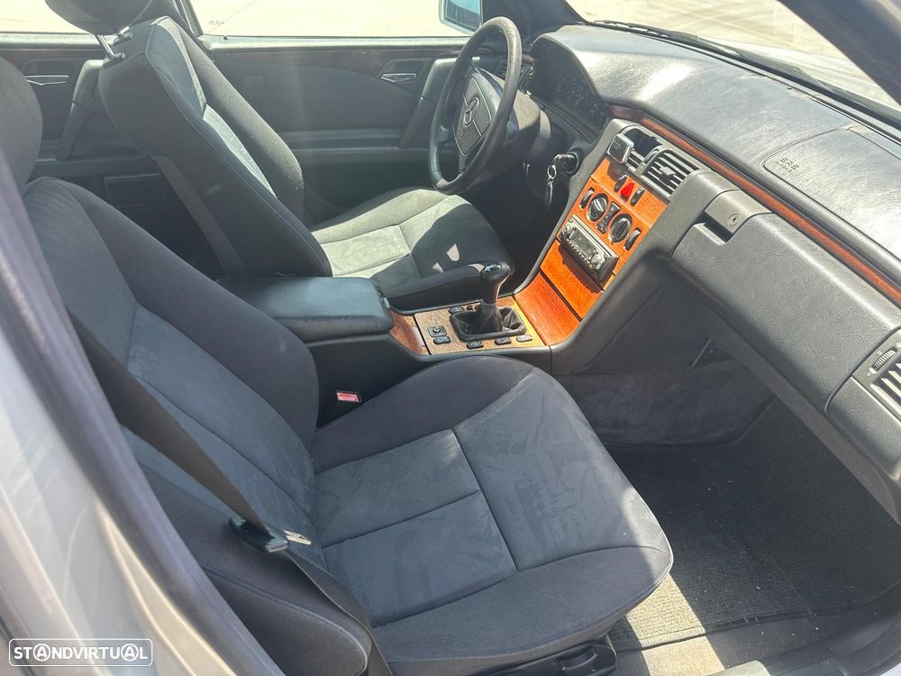 Mercedes-Benz E 220 - 8