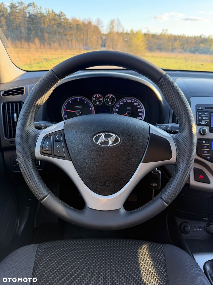 Hyundai i30 1.6 CRDi Comfort EU5 - 17