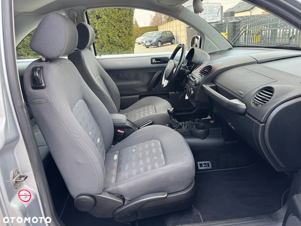 Volkswagen New Beetle 1.6 Arte - 27