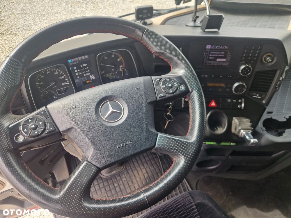 Mercedes-Benz Actros - 8