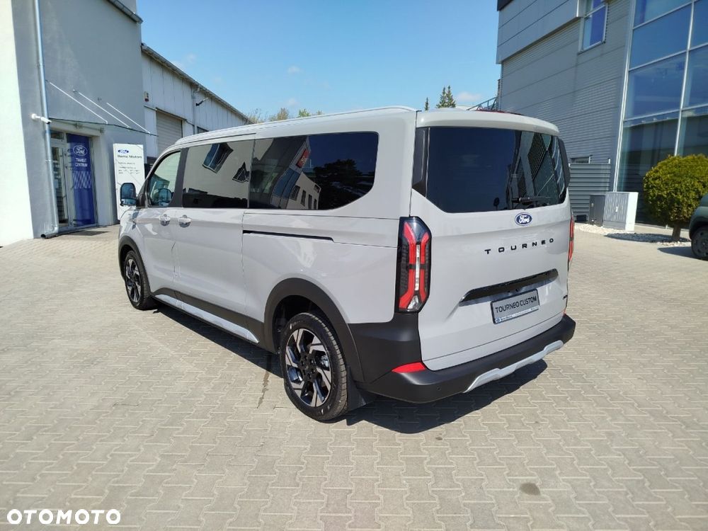 Ford Tourneo Custom - 5