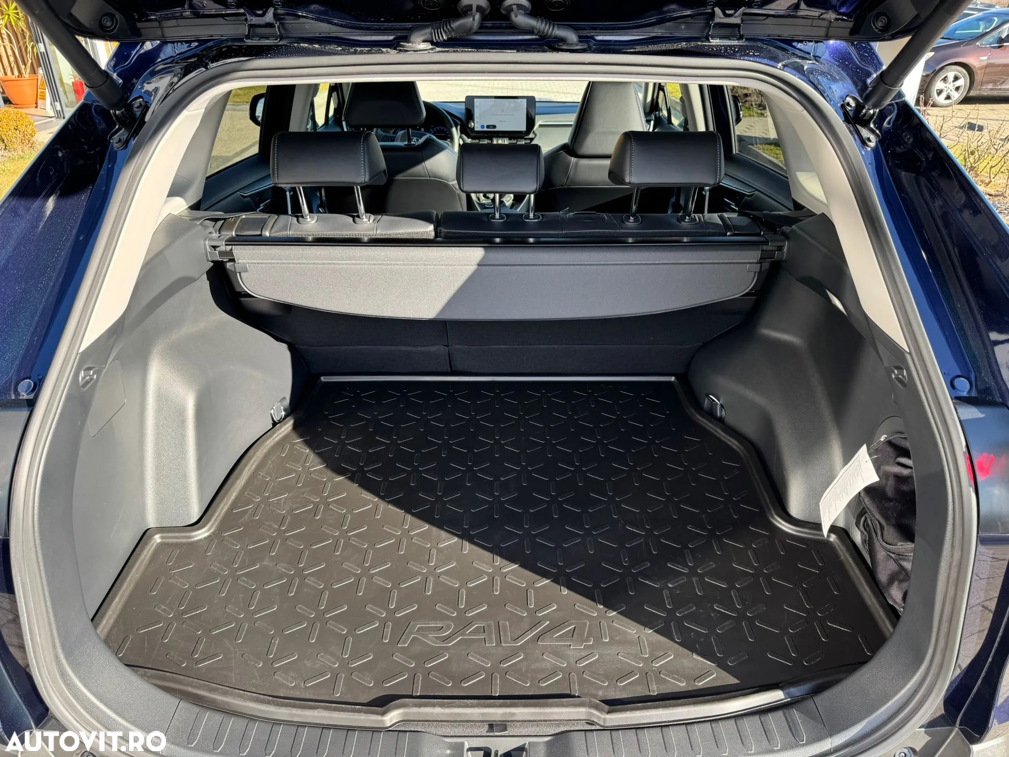 Toyota RAV4 2.5 Hybrid VVT-iE 4x4 Luxury - 32
