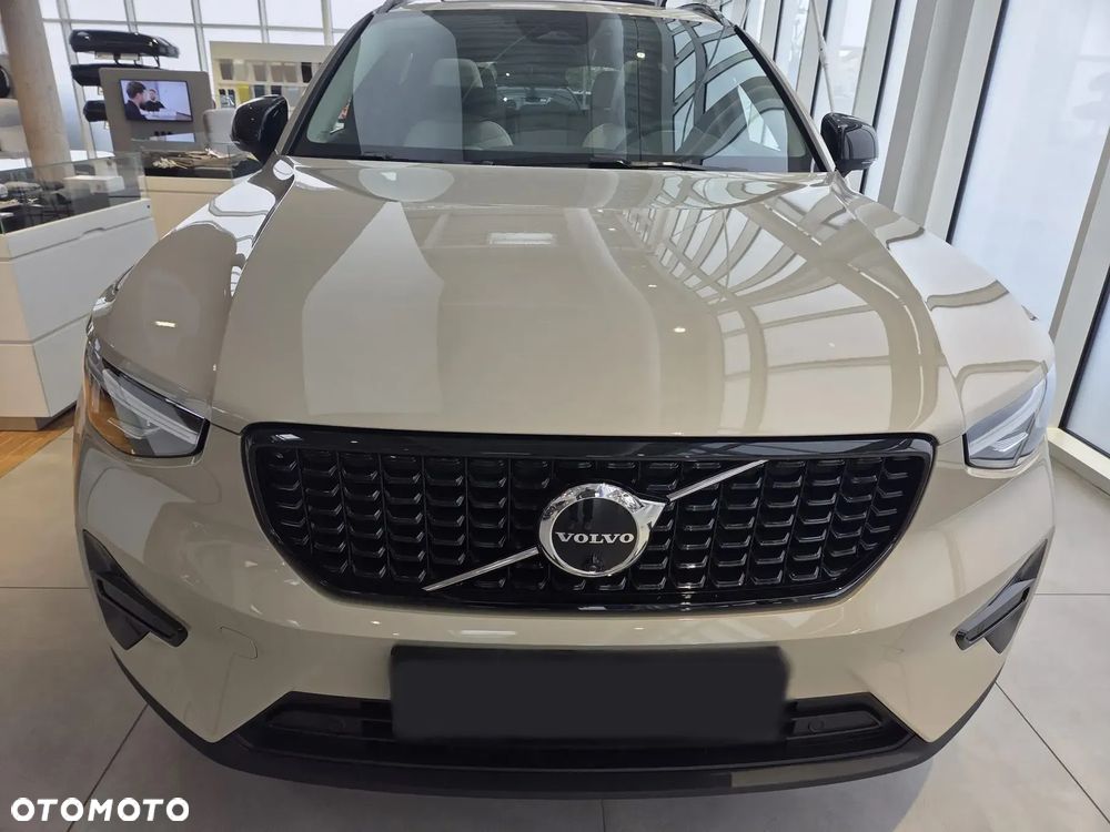 Volvo XC 40 B4 Plus Black Edition - 27