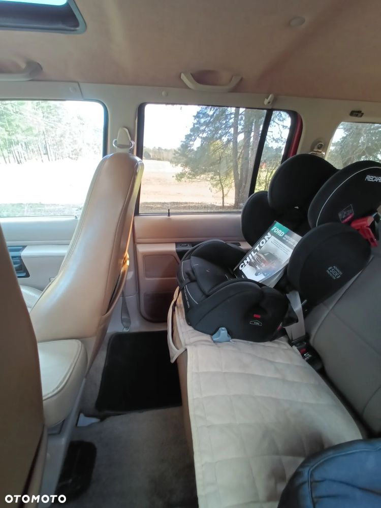 Ford Explorer Standard - 18