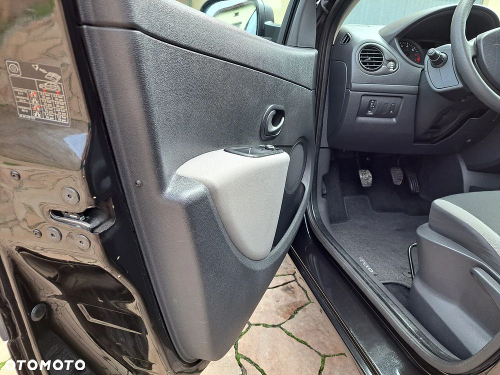 Renault Clio 1.2 16V Authentique - 28