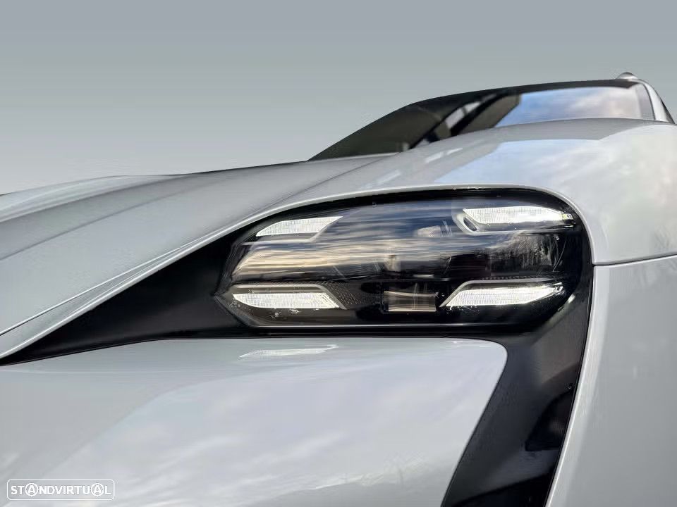 Porsche Taycan Cross Turismo 4 - 9