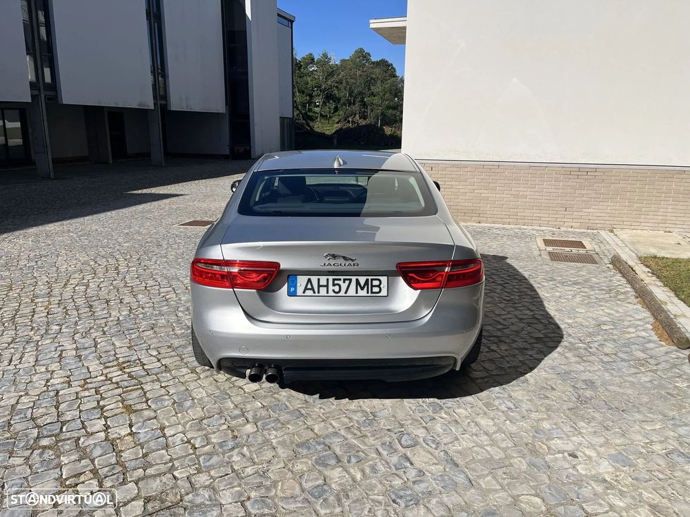 Jaguar XE 20d Portfolio - 5