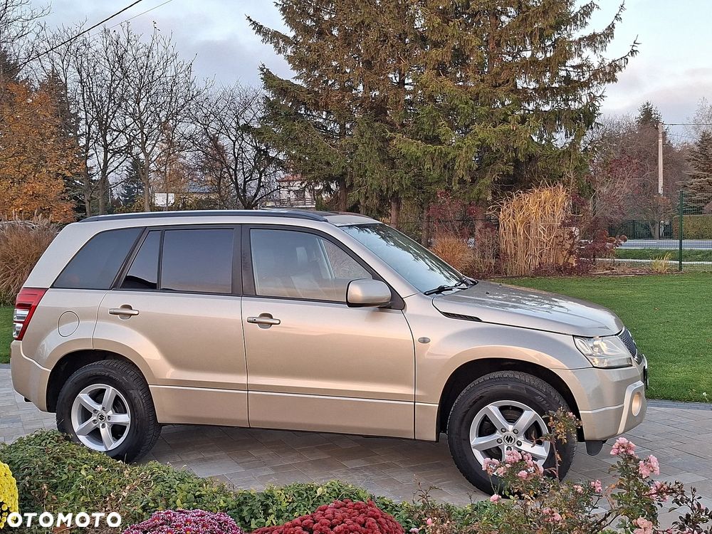 Suzuki Grand Vitara 2.0 De luxe - 26