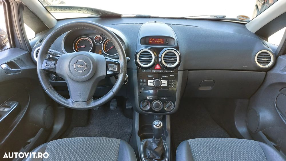 Opel Corsa 1.4i Cosmo - 4