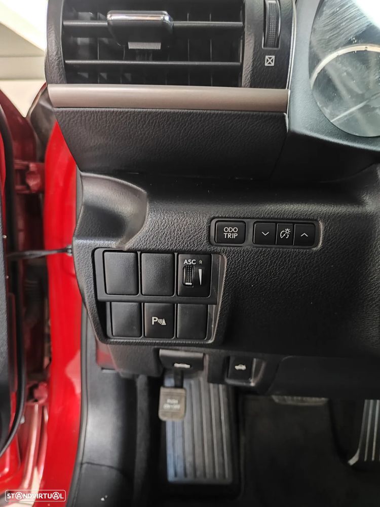 Lexus IS 300H Sport Edition - 28