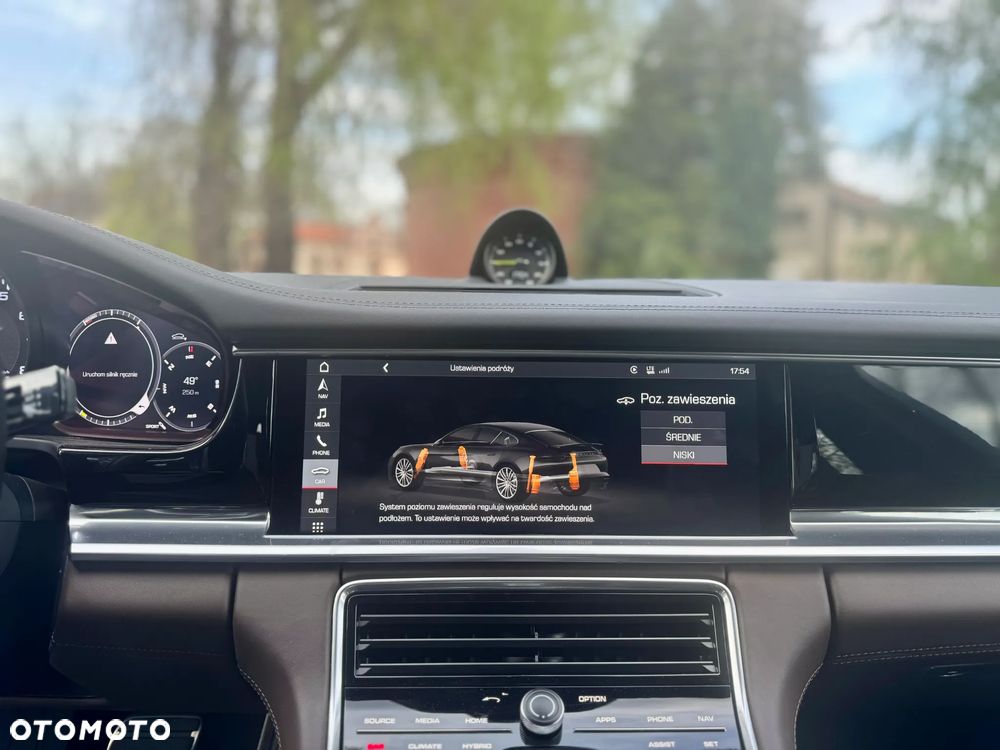 Porsche Panamera 4 E-Hybrid - 16