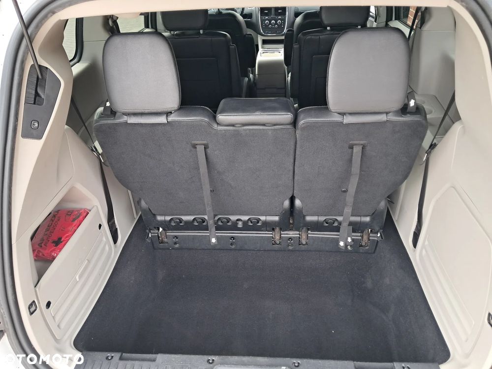 Dodge Grand Caravan - 9