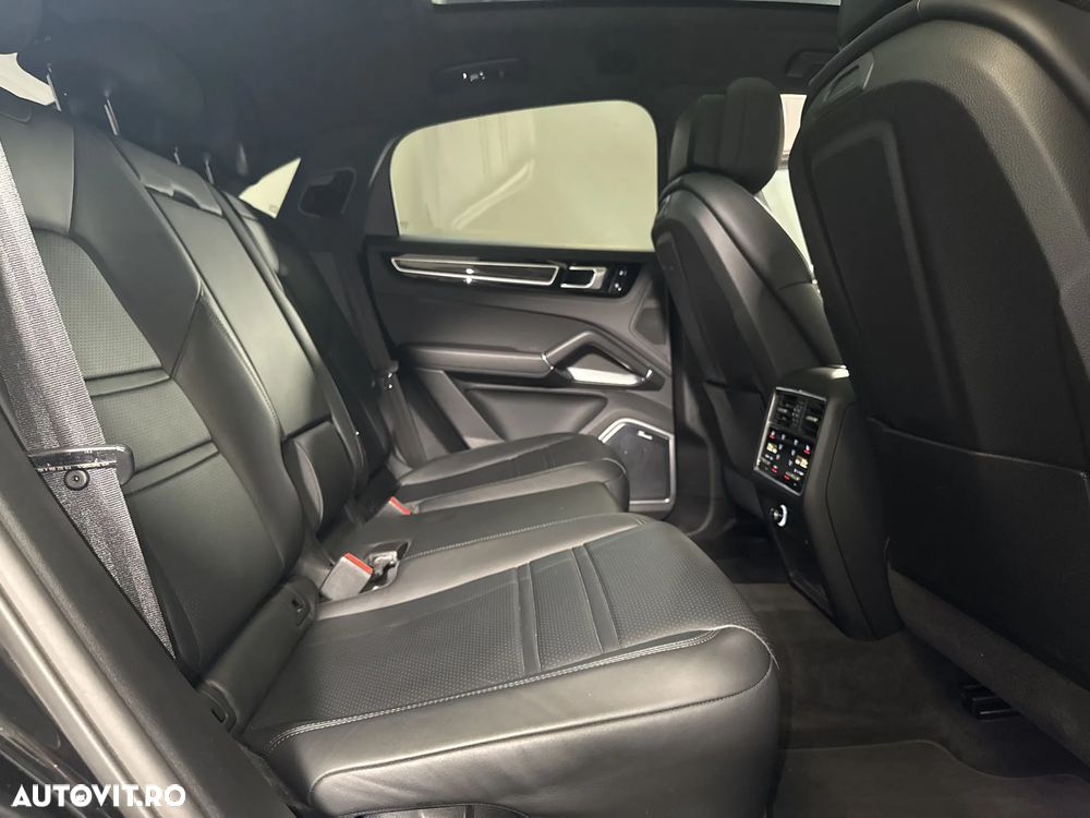 Porsche Cayenne Turbo - 13