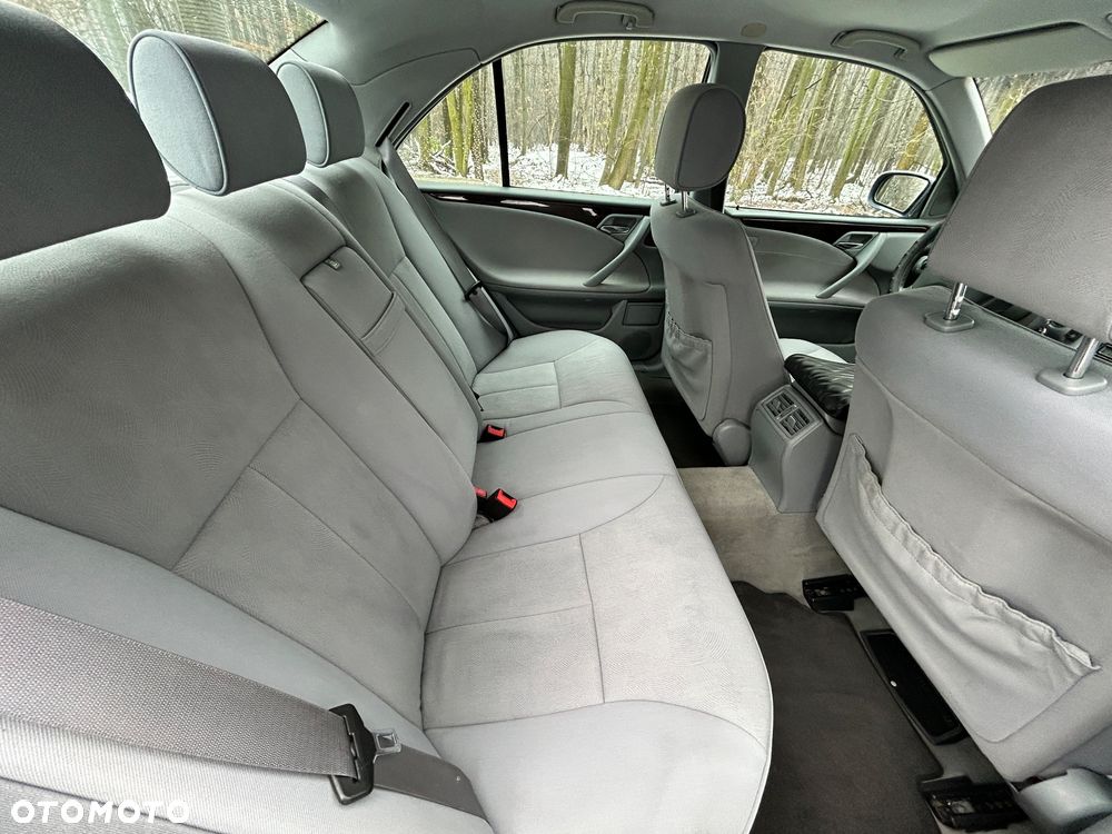 Mercedes-Benz Klasa E - 17