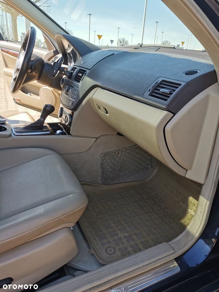 Mercedes-Benz Klasa C 300 4Matic 7G-TRONIC Avantgarde - 26