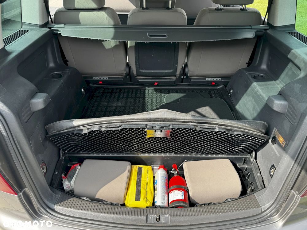 Volkswagen Touran 2.0 TDI DPF Highline - 13