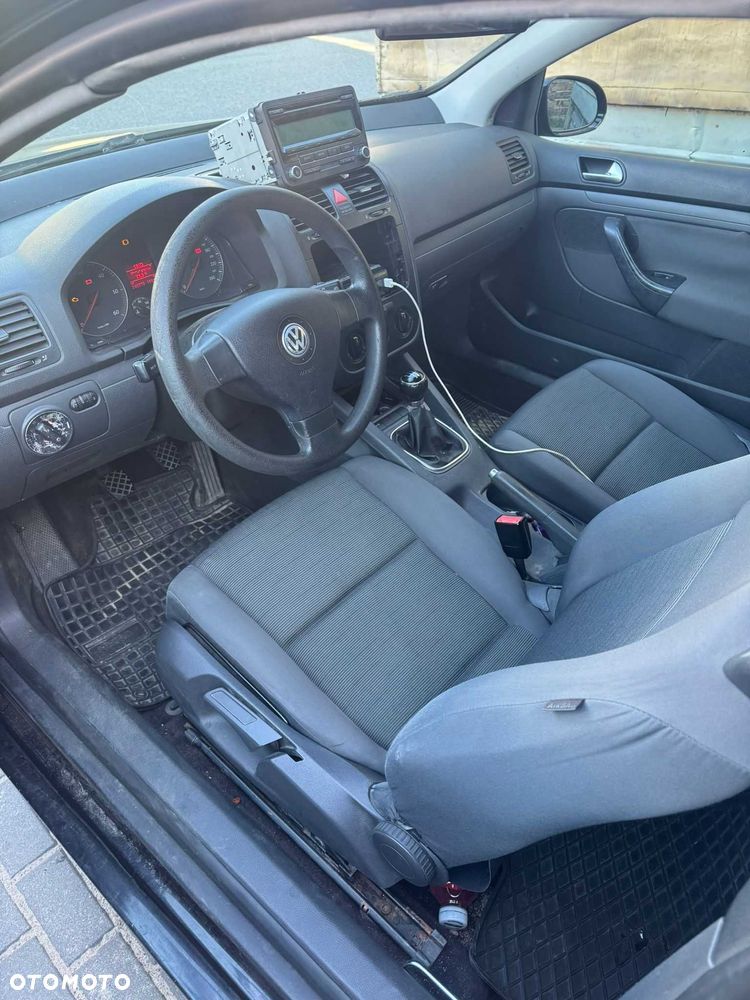Volkswagen Golf - 6