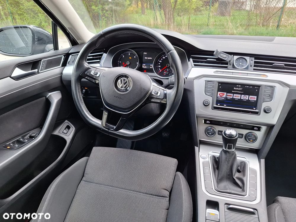 Volkswagen Passat 1.6 TDI BMT Trendline - 16