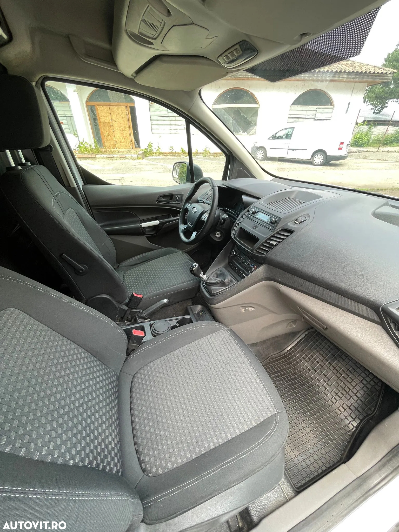 Ford Transit Connect - 8